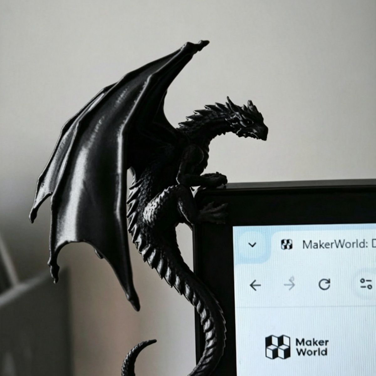 Fajna figurka smoka leżącego n – Gaming Accessories For Gaming Setup recenzja i cena