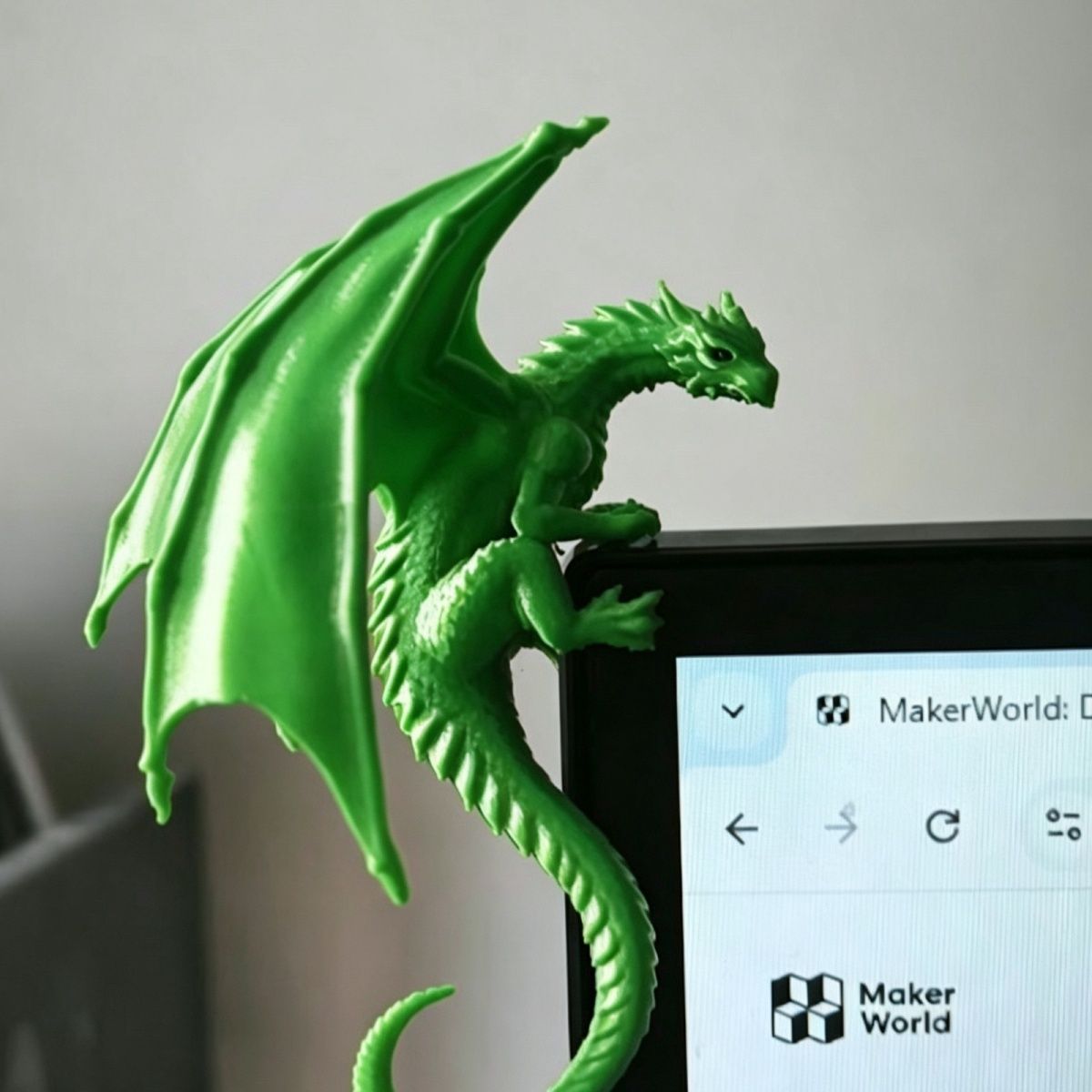 Fajna figurka smoka leżącego n – Gaming Accessories For Gaming Setup recenzja i cena